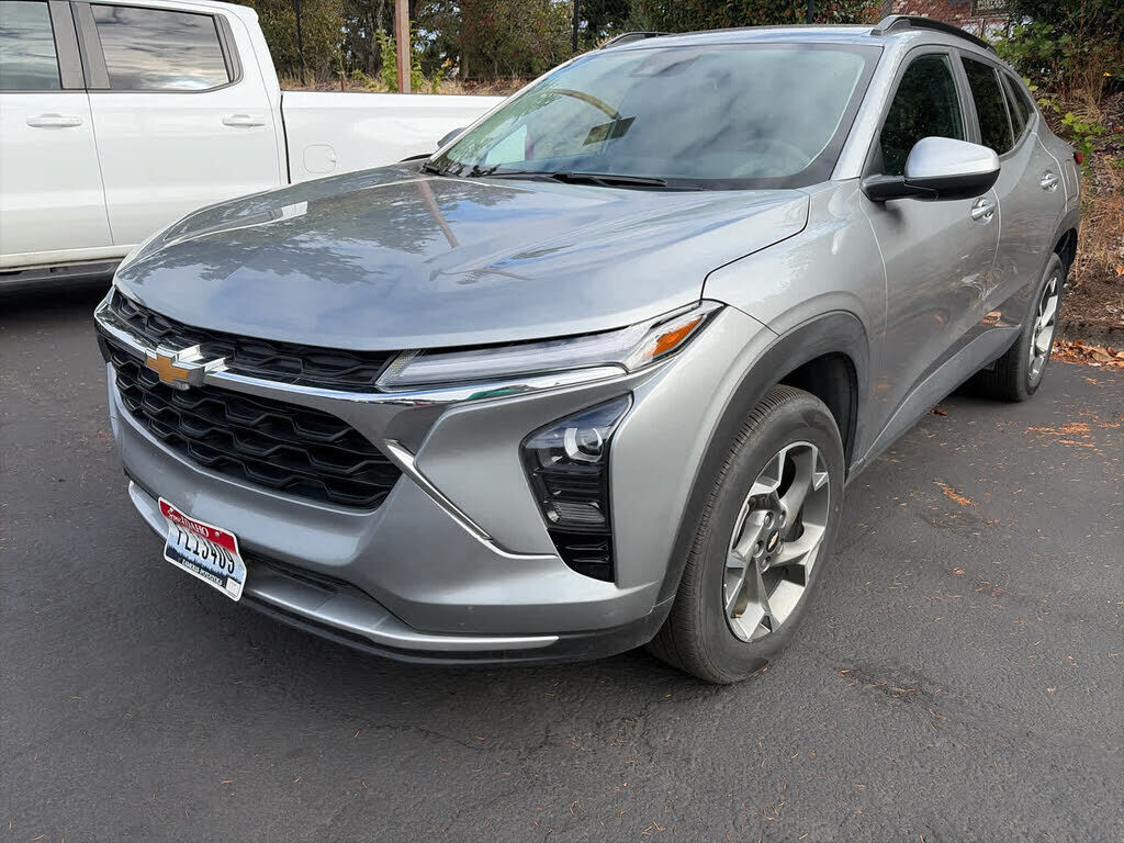 2025 CHEVROLET Trax