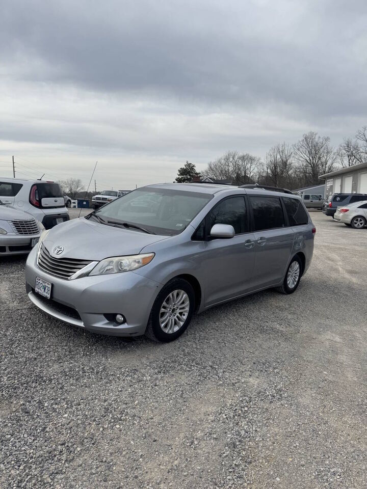 2013 TOYOTA Sienna