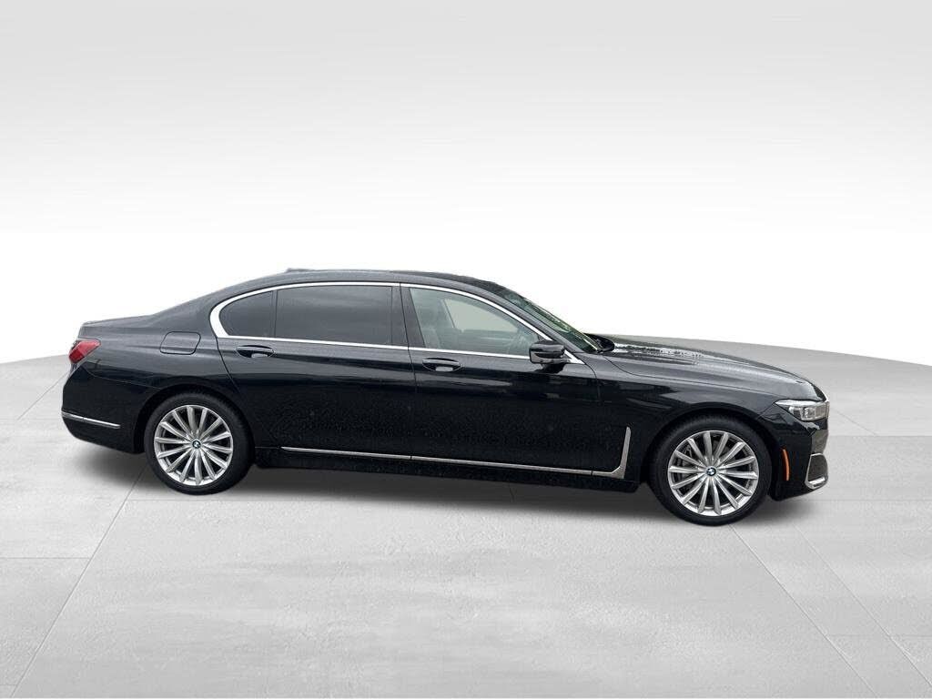 2022 BMW 740i