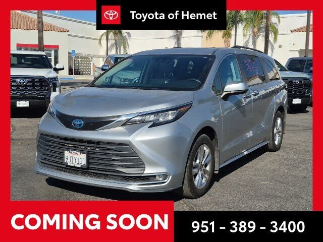 2023 TOYOTA Sienna