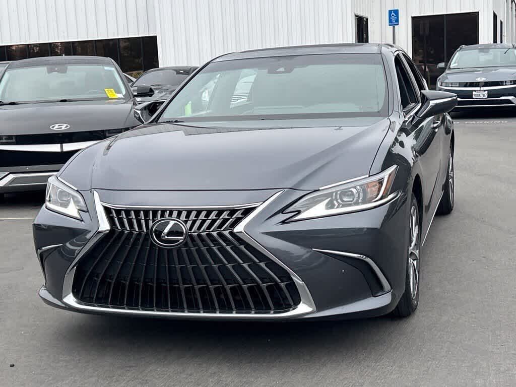 2025 LEXUS ES