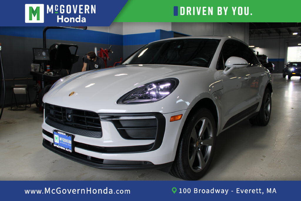 2024 PORSCHE Macan