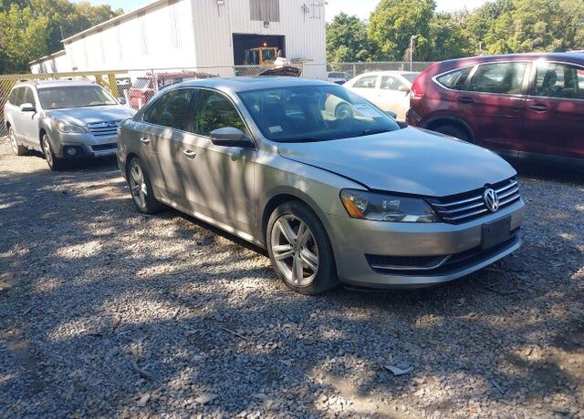 2014 VOLKSWAGEN Passat
