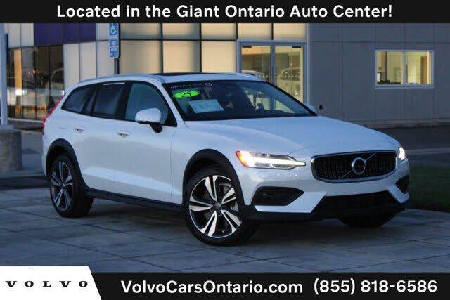 2025 VOLVO V60CC