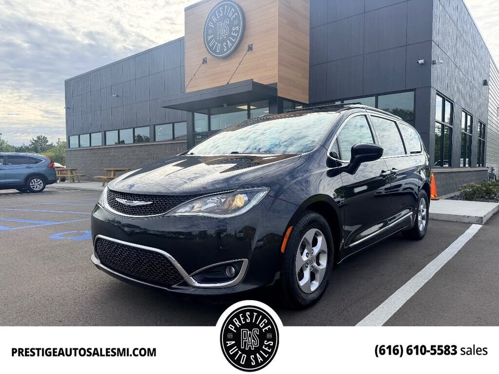 2017 CHRYSLER Pacifica