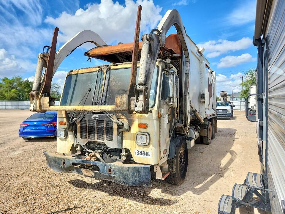 2020 PETERBILT 520