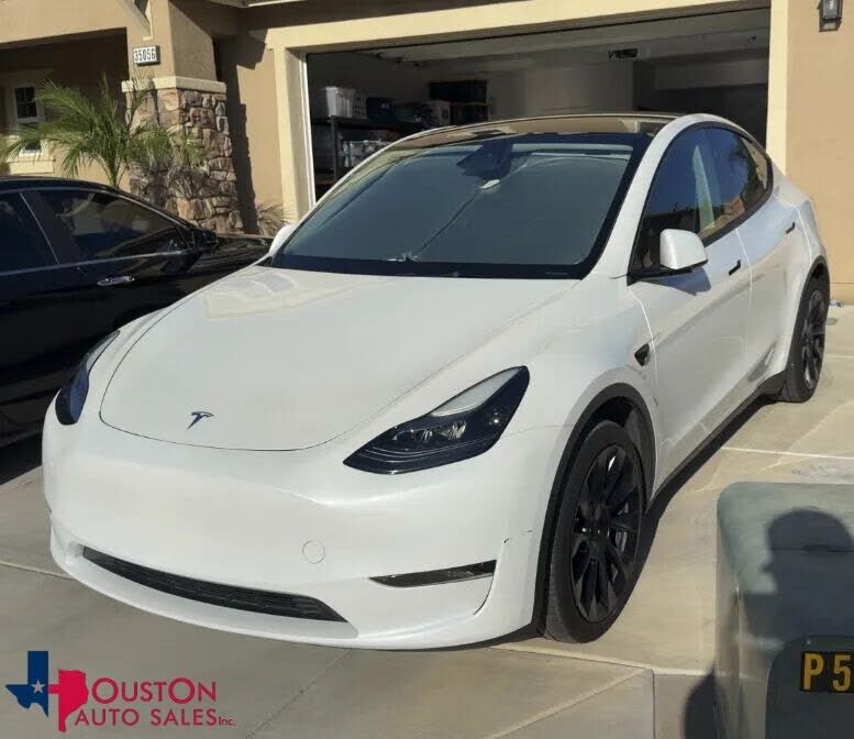 2025 TESLA Model Y