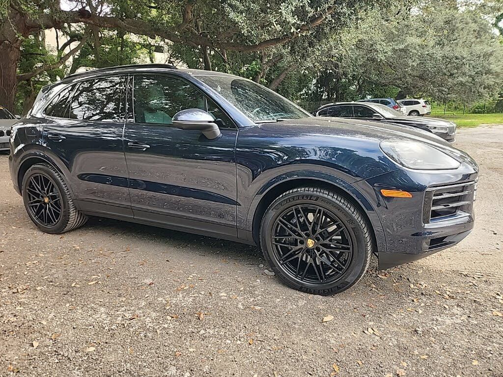 2024 PORSCHE Cayenne