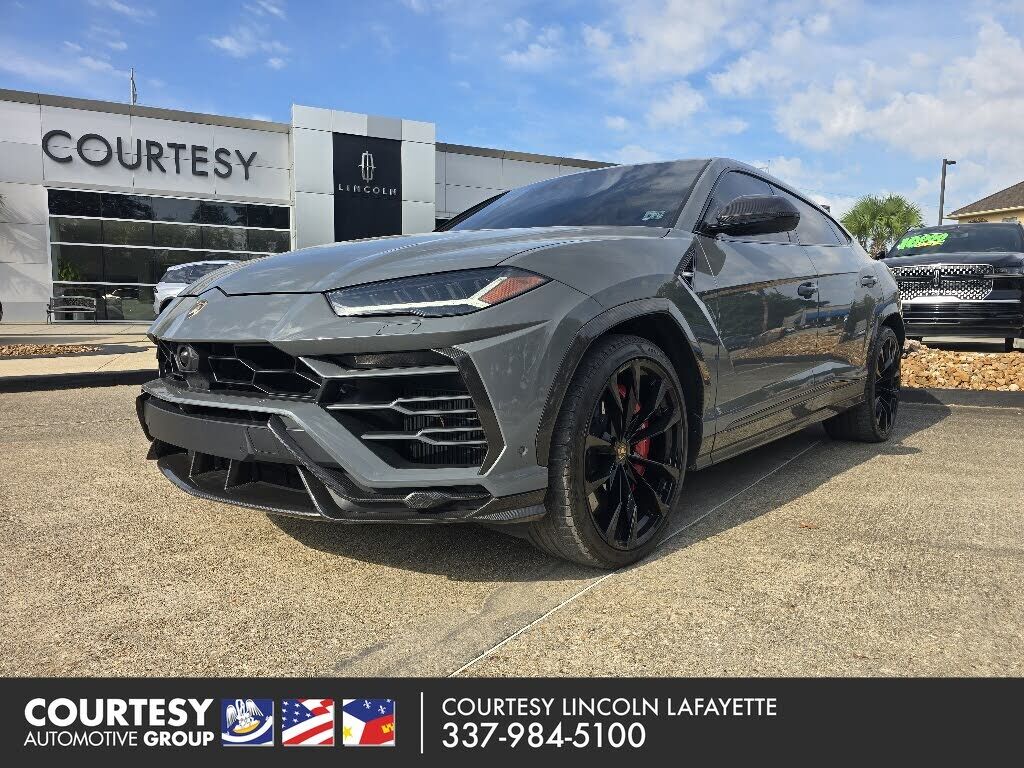 2022 LAMBORGHINI URUS