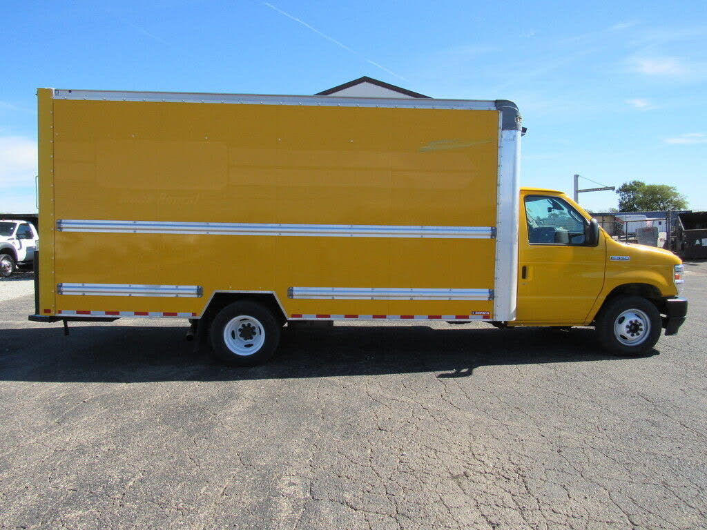 2022 FORD E-350