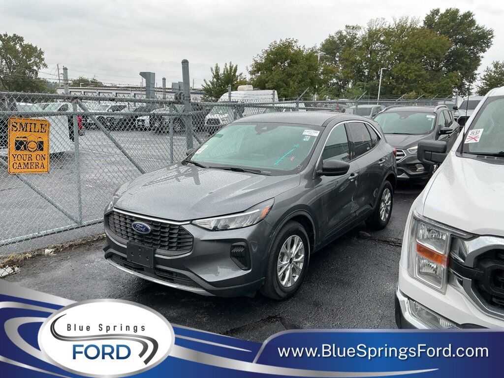 2024 FORD Escape