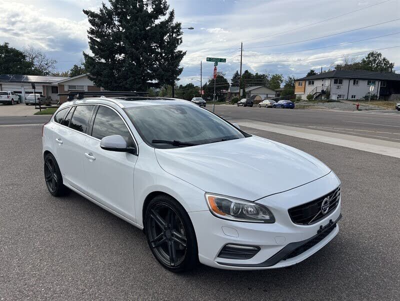 2017 VOLVO V60