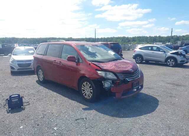 2013 TOYOTA Sienna