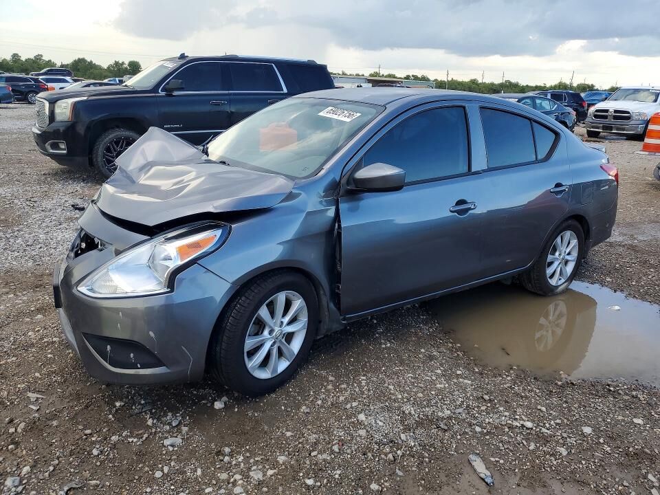 2019 NISSAN Versa