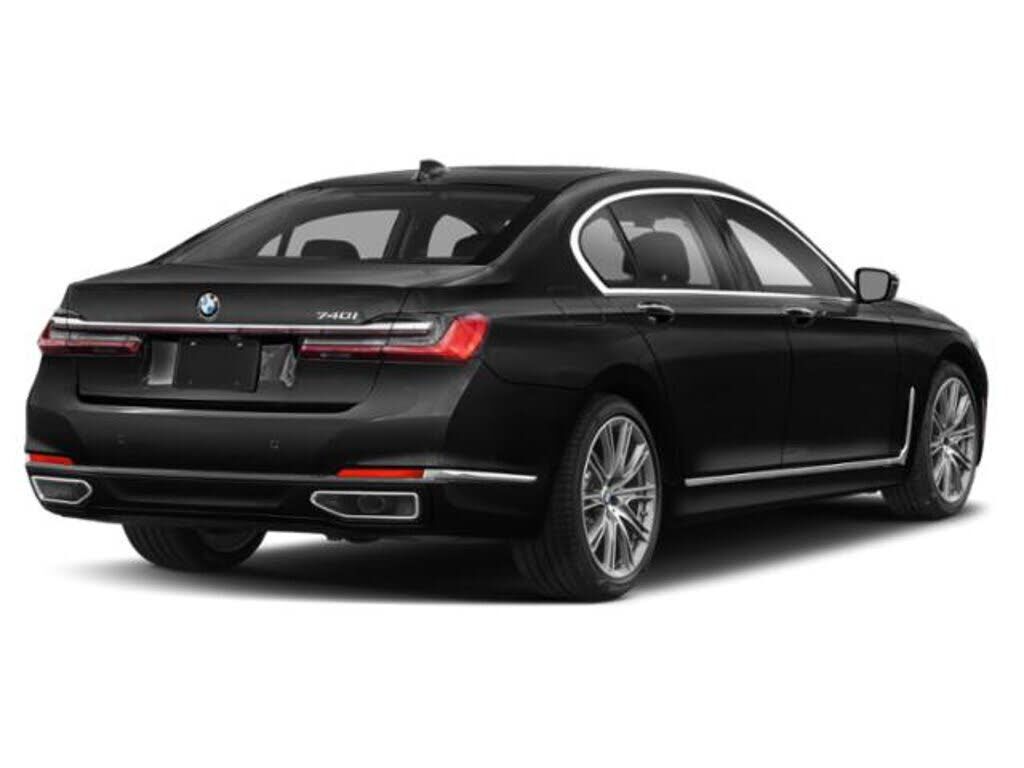 2022 BMW 740i