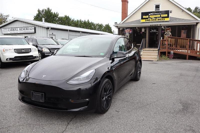 2025 TESLA Model Y