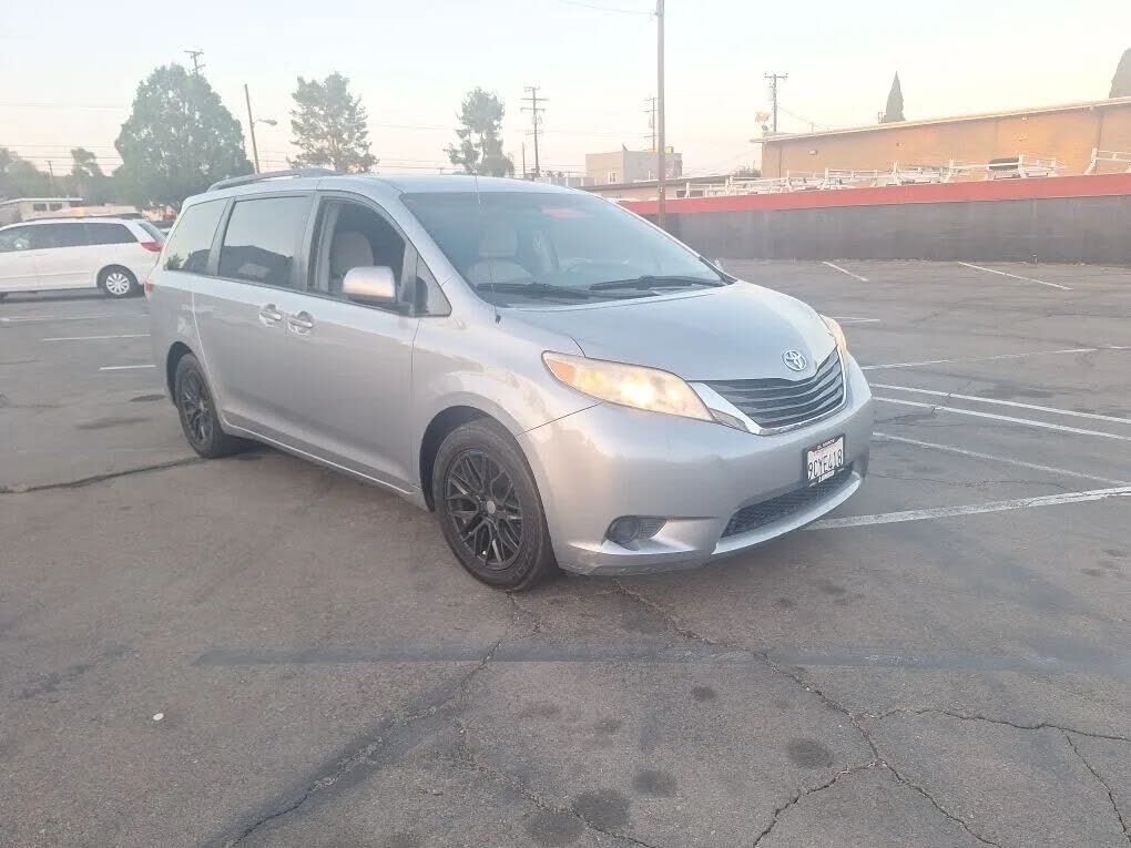 2014 TOYOTA Sienna