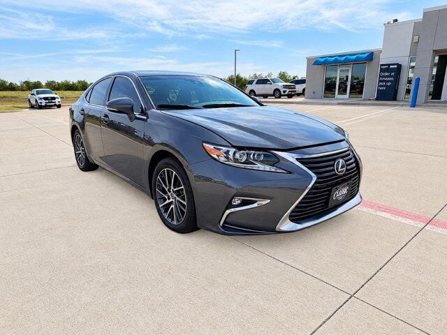 2017 LEXUS ES