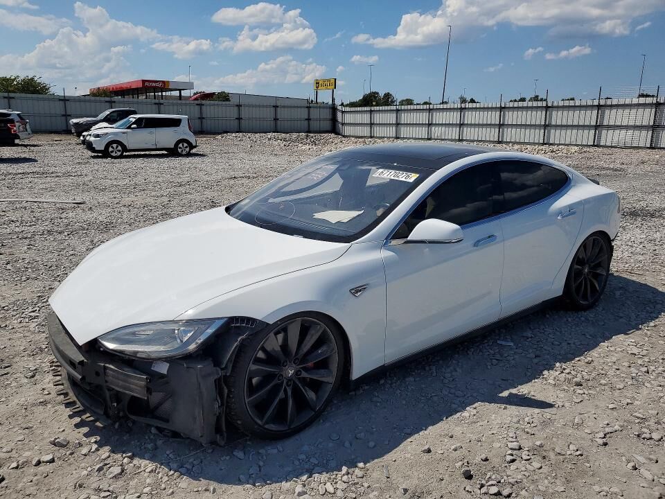 2015 TESLA Model S