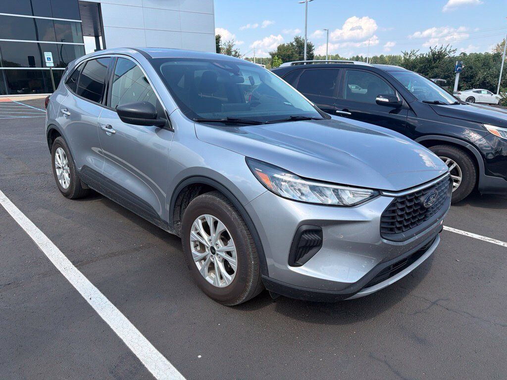 2023 FORD Escape