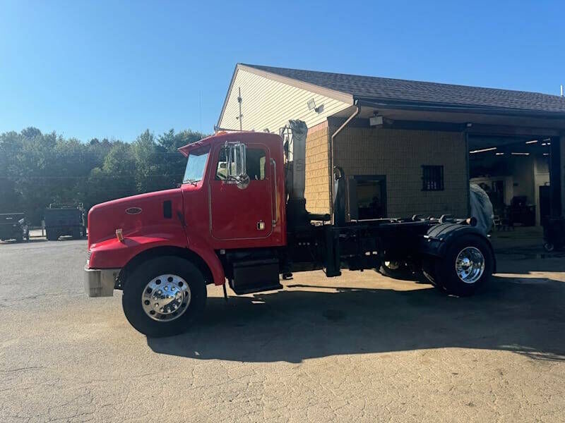 2001 PETERBILT 330