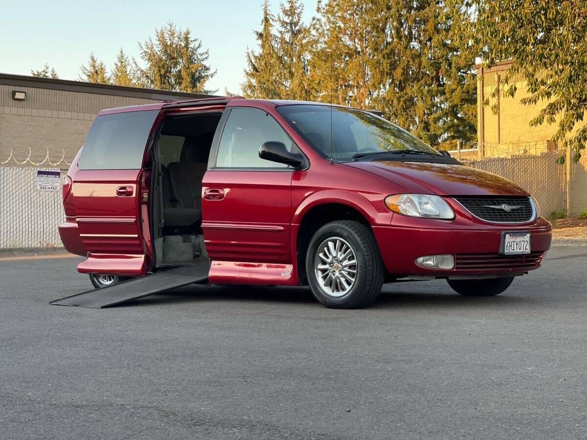 2002 CHRYSLER Town and Country