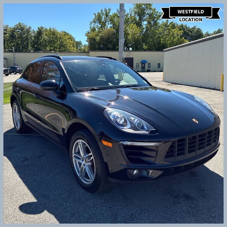 2017 PORSCHE Macan