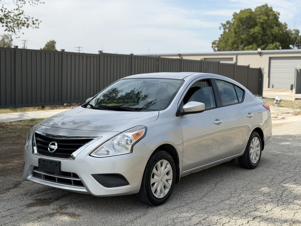 2016 NISSAN Versa