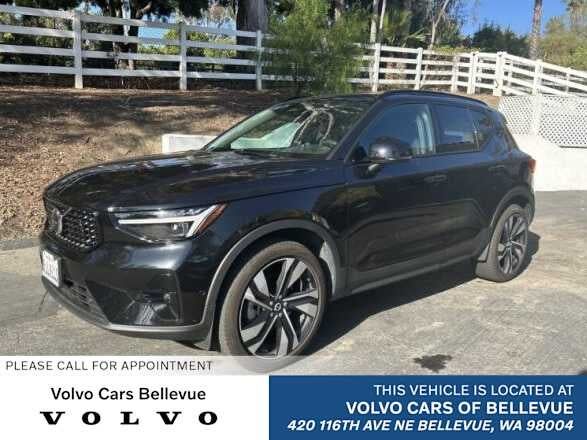 2023 VOLVO XC40
