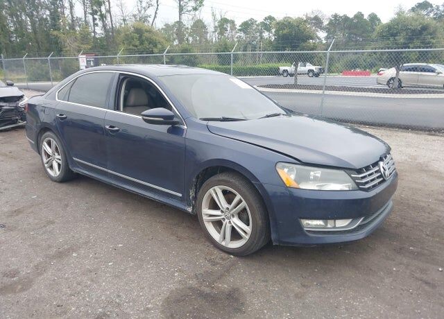 2012 VOLKSWAGEN Passat