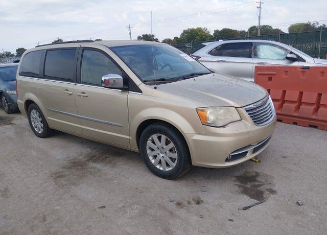 2012 CHRYSLER Town and Country