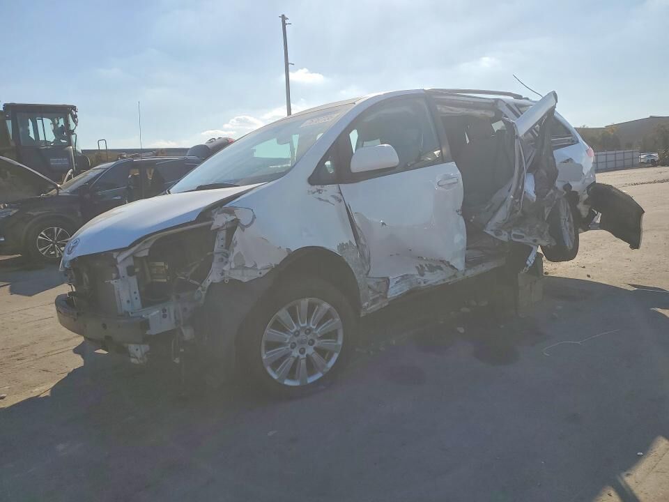 2012 TOYOTA Sienna