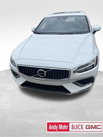 2022 VOLVO S60