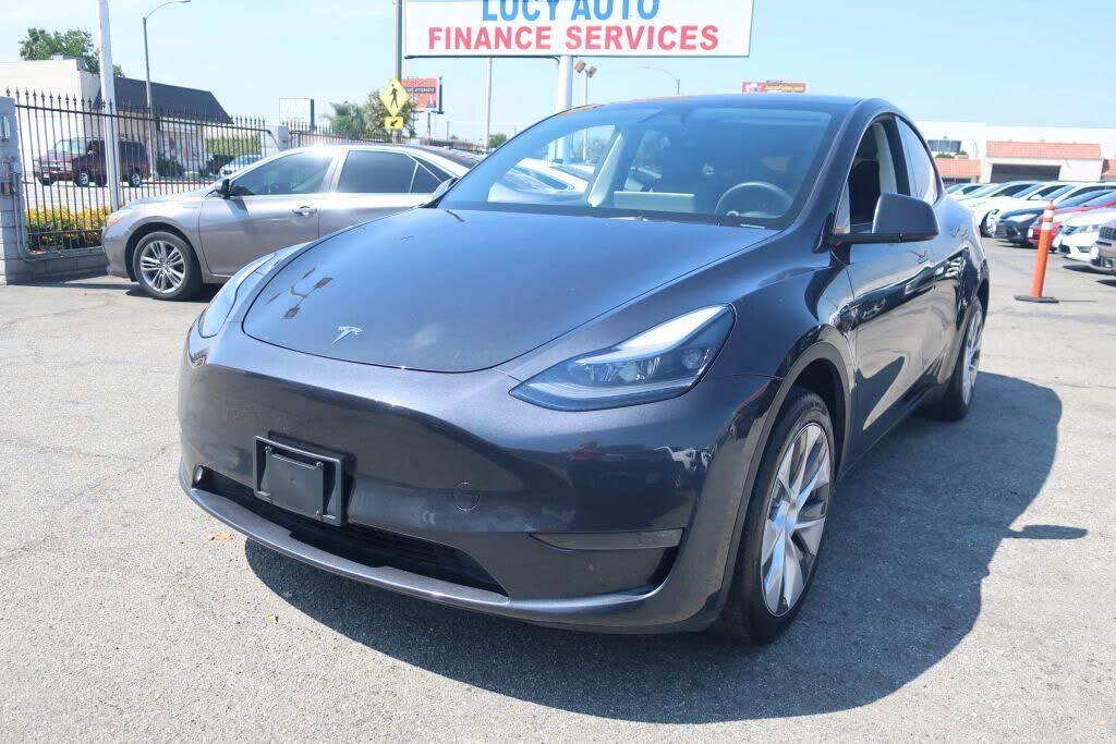 2024 TESLA Model Y
