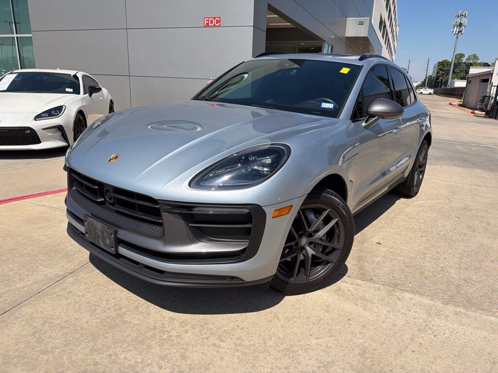 2023 PORSCHE Macan