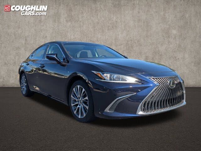 2019 LEXUS ES