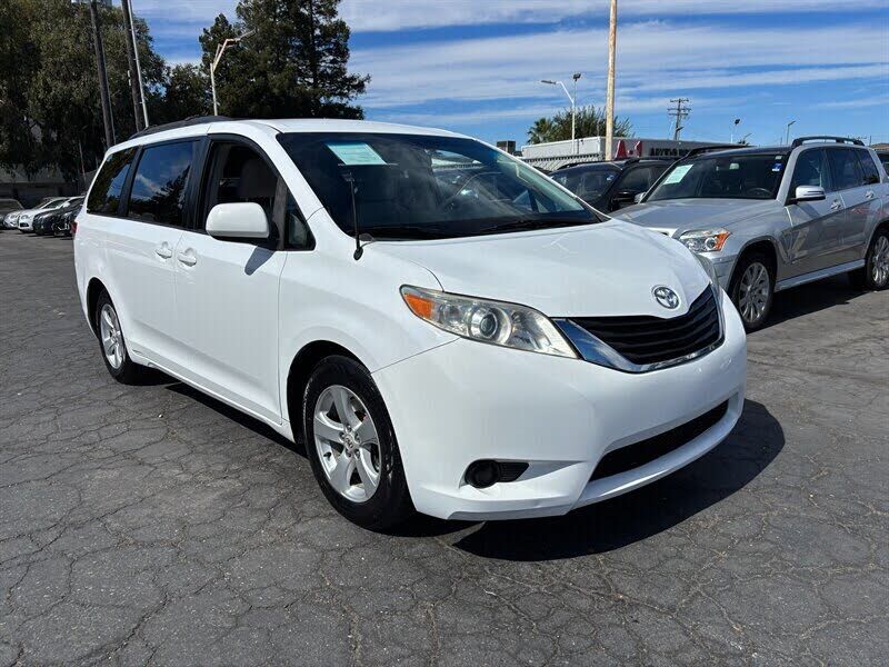 2012 TOYOTA Sienna