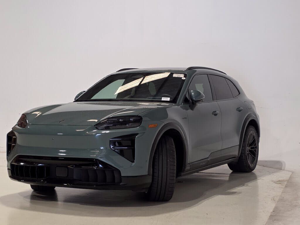 2026 PORSCHE Cayenne