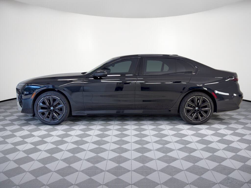 2025 BMW 740i