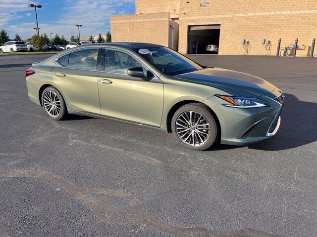 2025 LEXUS ES