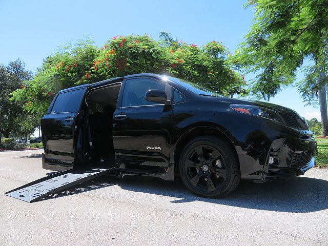 2020 TOYOTA Sienna