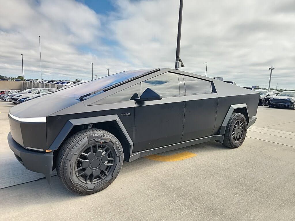 2024 TESLA Cybertruck