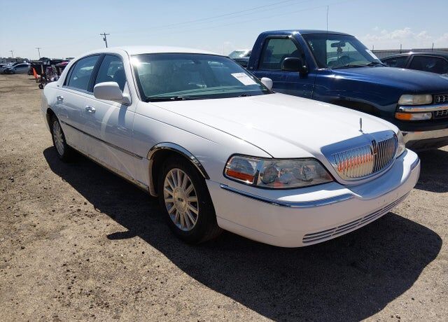 2004 LINCOLN Town Car