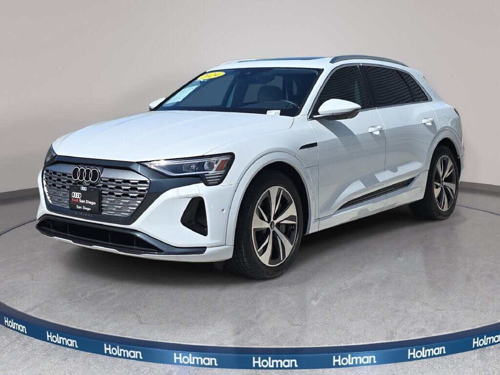 2024 AUDI Q8