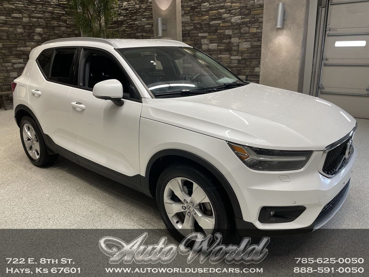 2021 VOLVO XC40