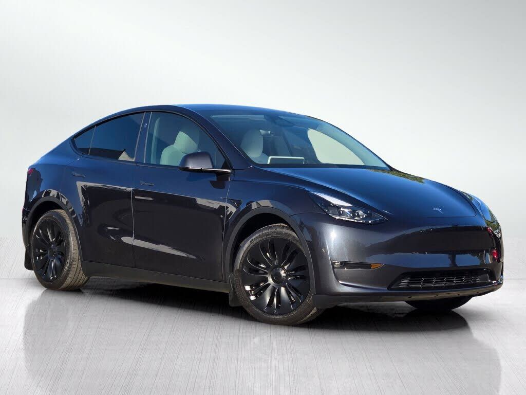 2024 TESLA Model Y