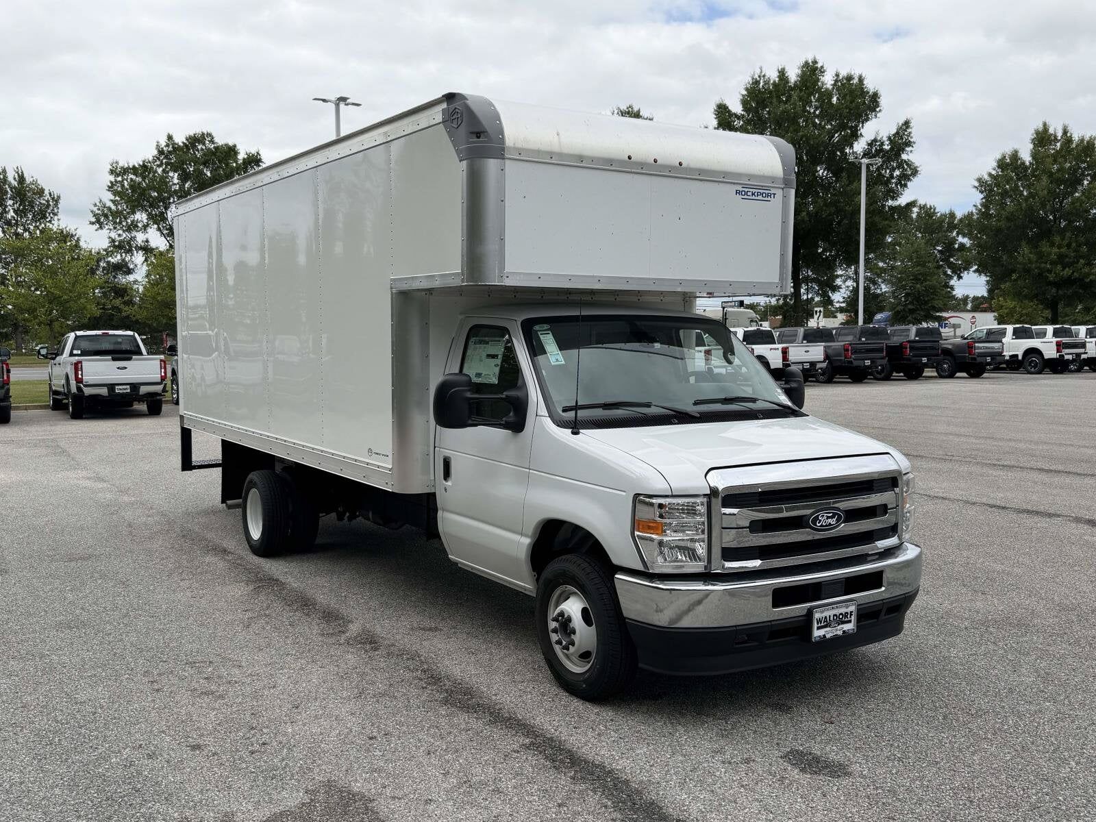 2027 FORD E-450