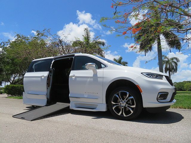 2022 CHRYSLER Pacifica