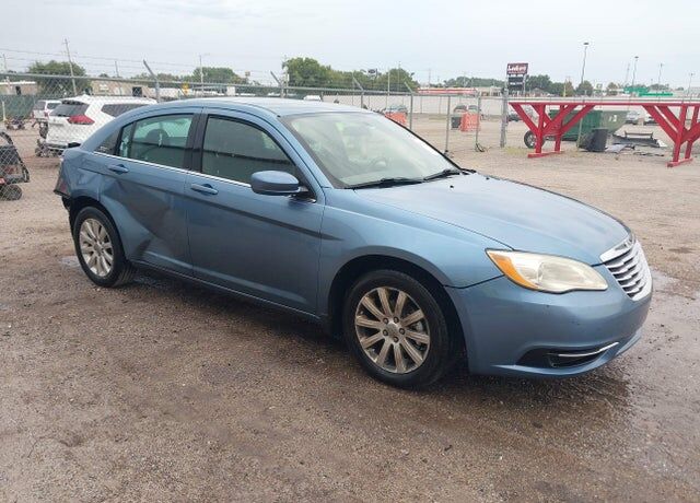 2011 CHRYSLER 200