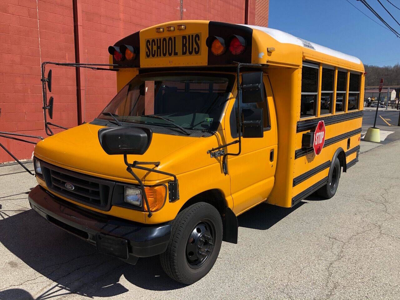 2005 FORD E-350